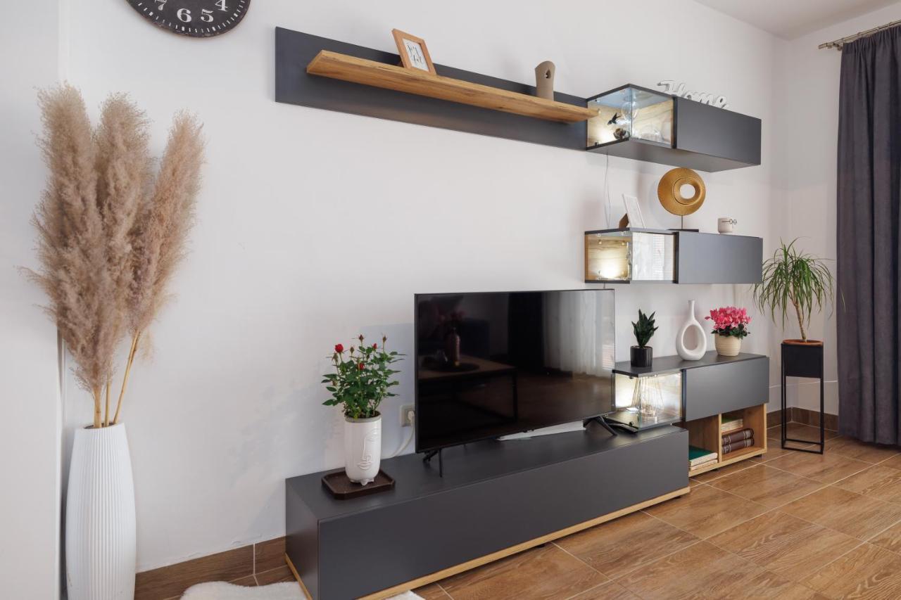 Spacious And Modern App With Big Terrace Malinska Εξωτερικό φωτογραφία