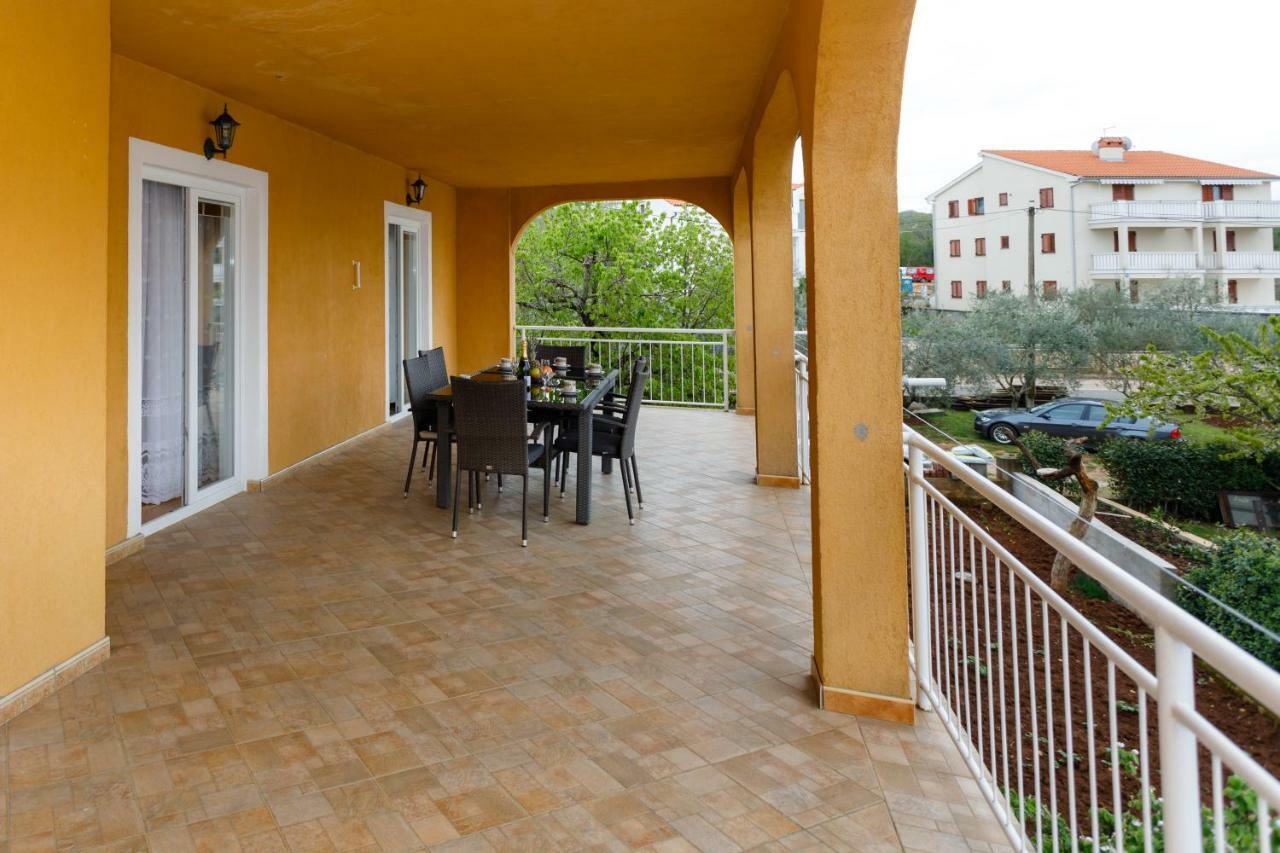 Spacious And Modern App With Big Terrace Malinska Εξωτερικό φωτογραφία