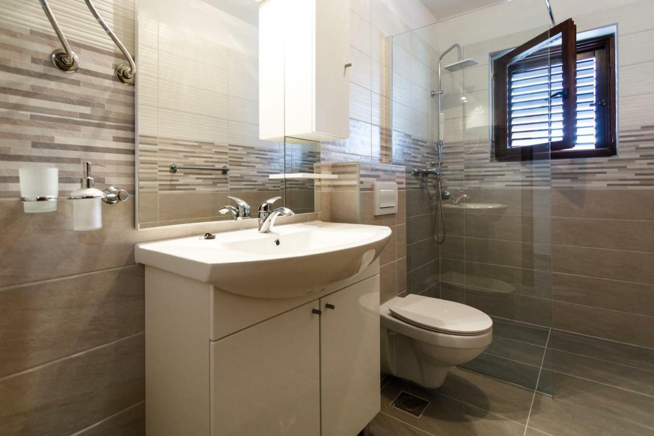 Spacious And Modern App With Big Terrace Malinska Εξωτερικό φωτογραφία