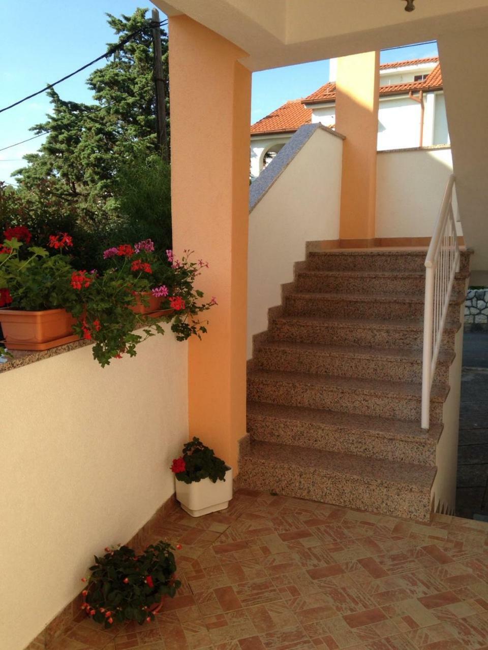 Spacious And Modern App With Big Terrace Malinska Εξωτερικό φωτογραφία